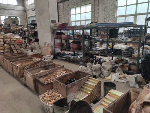 滑塊、電路板、刀架、定位盤、行程開關(guān)、水泵等