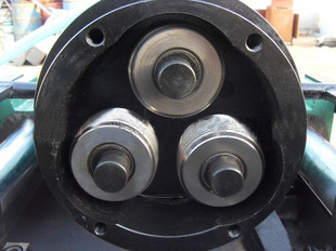 鋼筋直螺紋滾絲機(jī)使用前滾絲輪及偏心套的安裝方法？